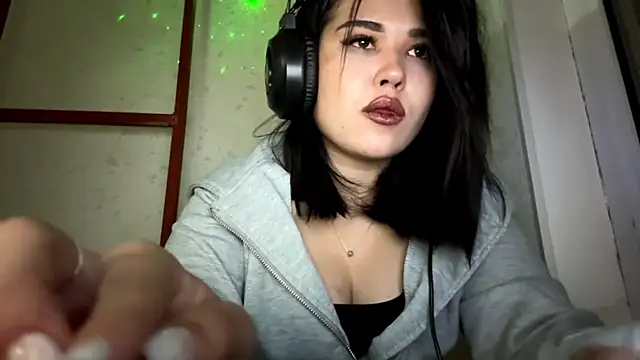 Lolamein online show from 12-15-25, 01:26