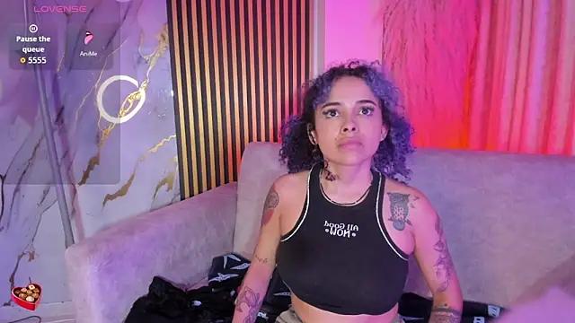 Snapshot of velvet_ari chatting on 12-16-25, 04:28 velvet ari online show from 12-16-25, 04:28