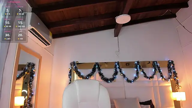 Snapshot of Zoei_Moon chatting on 12-13-25, 07:53 Zoei Moon online show from 12-13-25, 07:53