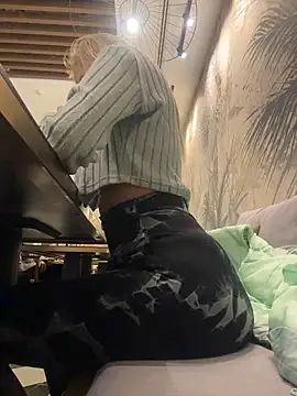 Betsy online show from 12-15-25, 04:11