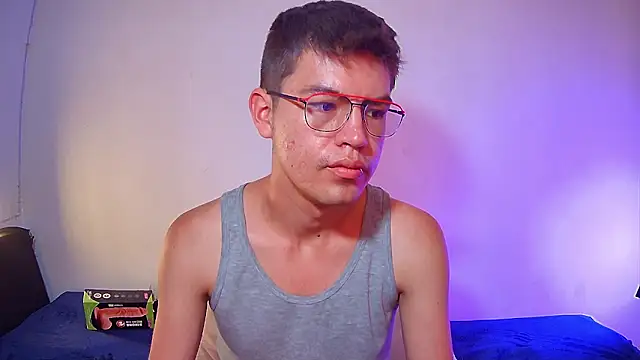 nicolatinboy online show from 04-10-26, 05:39