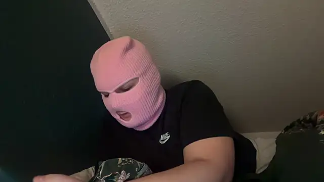 Snapshot of sluddykenna chatting on 12-15-25, 01:32 sluddykenna online show from 12-15-25, 01:32