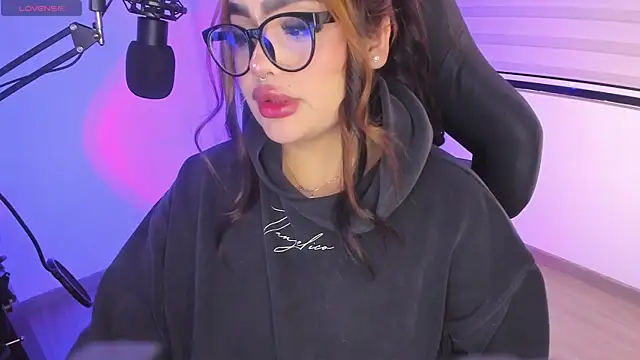 Snapshot of asheryn chatting on 02-12-26, 01:44 asheryn online show from 02-12-26, 01:44