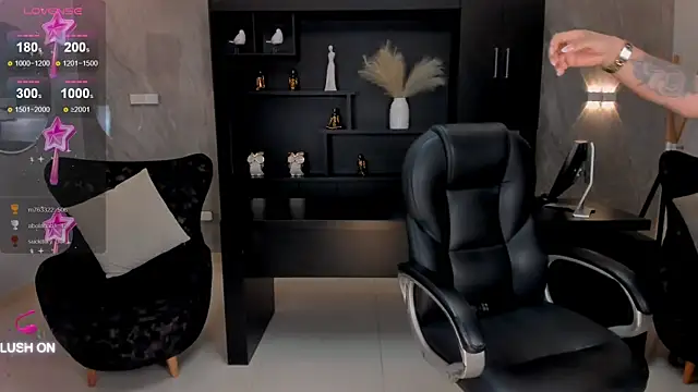 Snapshot of ChloeManson chatting on 12-13-24, 01:37 ChloeManson online show from 12-13-24, 01:37