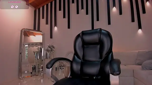 Snapshot of ChloeManson chatting on 02-05-25, 08:46 ChloeManson online show from 02-05-25, 08:46