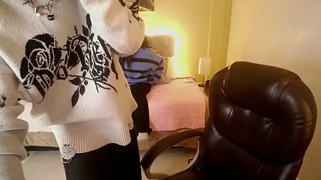 Snapshot of Eros_Nyx_ chatting on 12-16-25, 03:33 Eros Nyx online show from 12-16-25, 03:33