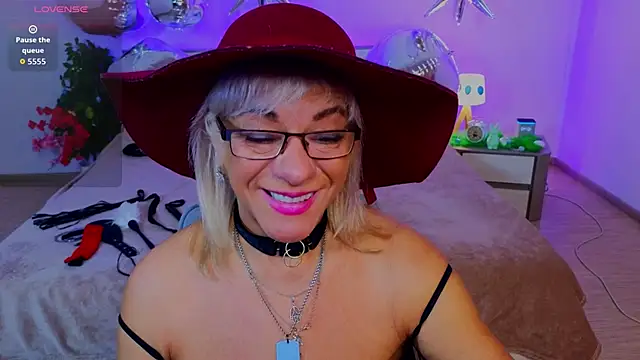 AnittaHarris  online show from 04-01-26, 03:40