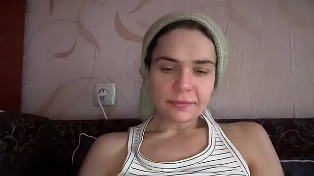 Snapshot of MALVINA0077 chatting on 12-19-25, 09:16 MALVINA0077 online show from 12-19-25, 09:16