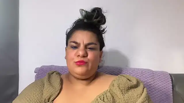 YoungCurvyLeah online show from 08-01-26, 02:11