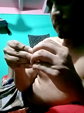 Snapshot of sexeyboy332 chatting on 07-21-26, 01:24 sexeyboy332 online show from 07-21-26, 01:24
