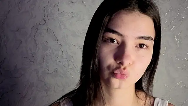 Snapshot of Laura_Sunday chatting on 02-24-26, 01:31 Laura Sunday online show from 02-24-26, 01:31