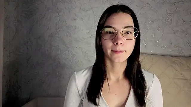 Snapshot of Laura_Sunday chatting on 02-28-26, 07:31 Laura Sunday online show from 02-28-26, 07:31