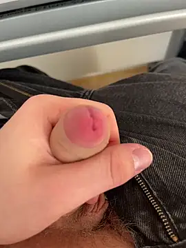 hannes256102 online show from 03-19-26, 02:21