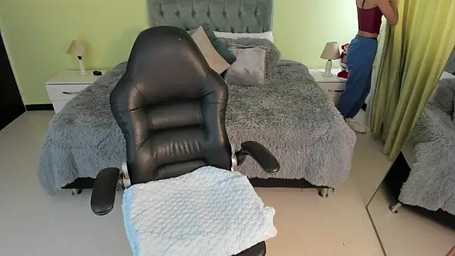 Snapshot of Celeste_Rous__ chatting on 12-16-25, 12:43 Celeste Rous online show from 12-16-25, 12:43