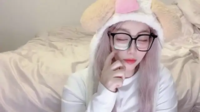 Snapshot of fayebabe chatting on 12-15-25, 12:53 fayebabe online show from 12-15-25, 12:53