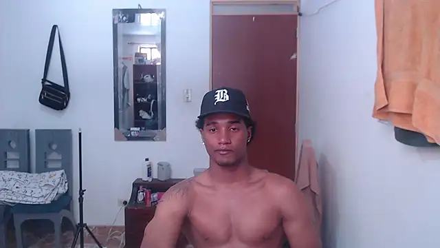 Snapshot of Dani_browx chatting on 12-14-25, 06:34 Dani browx online show from 12-14-25, 06:34