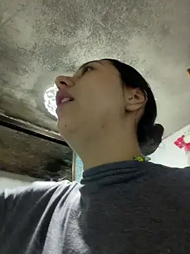 Snapshot of Alix_Rousses21 chatting on 12-18-25, 04:13 Alix Rousses21 online show from 12-18-25, 04:13