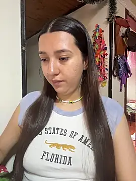 Snapshot of Alix_Rousses21 chatting on 01-05-26, 05:27 Alix Rousses21 online show from 01-05-26, 05:27