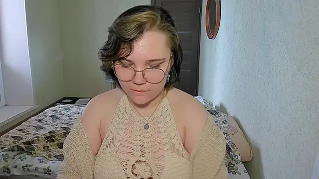 Snapshot of Lily-Violet chatting on 03-22-26, 05:44 Lily-Violet online show from 03-22-26, 05:44