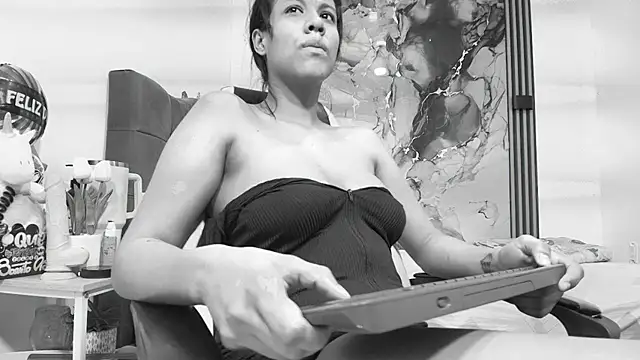 Valentina and sneider  online show from 03-17-26, 07:17