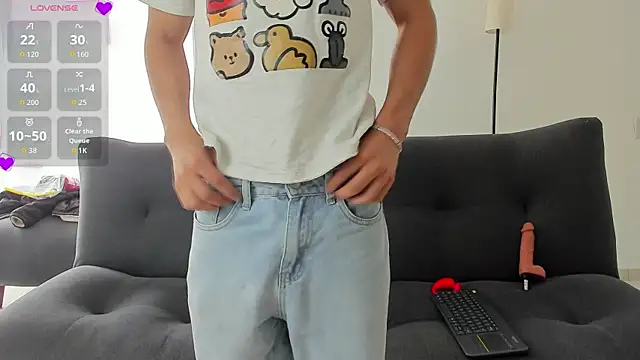 Snapshot of LittleMya_ chatting on 12-17-25, 07:42 LittleMya online show from 12-17-25, 07:42