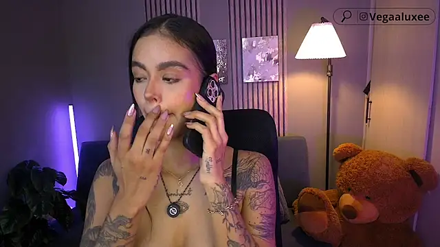 Snapshot of VegaLuxe chatting on 05-11-26, 03:07 VegaLuxe online show from 05-11-26, 03:07