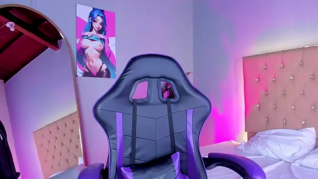 EmmaLawrence  online show from 12-14-25, 07:40