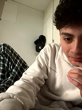 Snapshot of hungspanishtwink chatting on 01-07-26, 11:56 hungspanishtwink online show from 01-07-26, 11:56