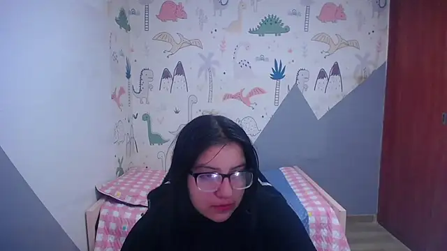 Snapshot of eva_smit_t chatting on 12-17-25, 02:06 eva smit t online show from 12-17-25, 02:06