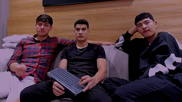 Snapshot of big__friends chatting on 12-15-25, 01:48 big friends online show from 12-15-25, 01:48