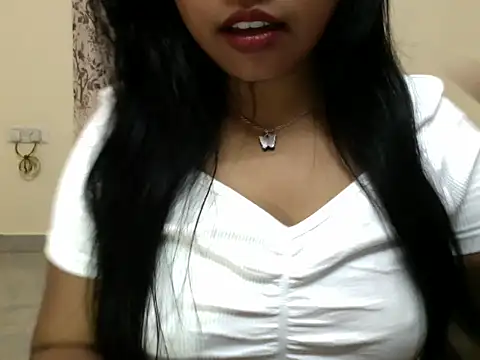 Snapshot of Bad_girl_kayraa_ chatting on 12-17-25, 08:26 Bad girl kayraa online show from 12-17-25, 08:26