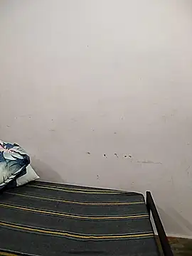 Snapshot of U_cum499 chatting on 12-16-25, 05:01 U cum499 online show from 12-16-25, 05:01