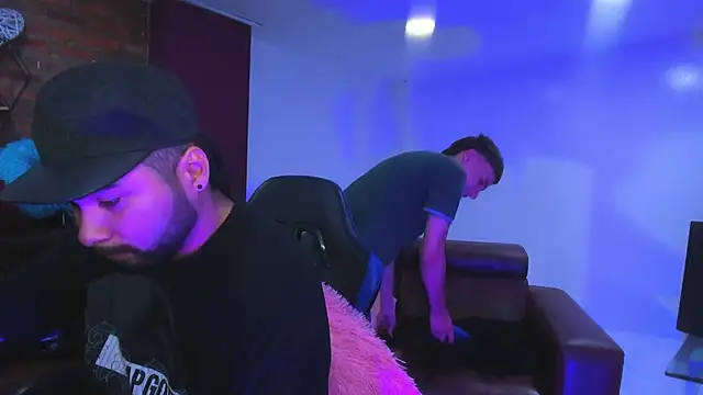 HotThreesoome online show from 01-09-26, 01:25