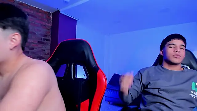 HotThreesoome online show from 03-11-26, 12:22