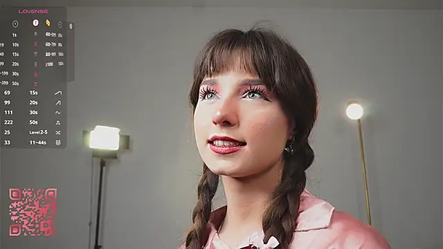 Snapshot of Lanenger chatting on 12-19-25, 09:00 Lanenger online show from 12-19-25, 09:00