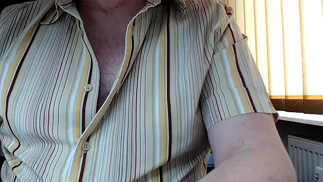 Snapshot of xm0rtix chatting on 04-08-26, 07:52 xm0rtix online show from 04-08-26, 07:52