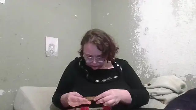 Snapshot of Rentastnrgurl chatting on 12-14-25, 11:31 Rentastnrgurl online show from 12-14-25, 11:31