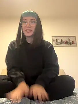 Snapshot of kiraquiin chatting on 12-17-25, 03:07 kiraquiin online show from 12-17-25, 03:07