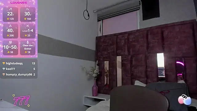 Kiara Fox   online show from 04-12-26, 09:03