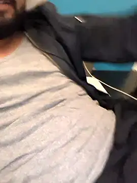 Snapshot of sexytomdev chatting on 01-12-26, 05:18 sexytomdev online show from 01-12-26, 05:18