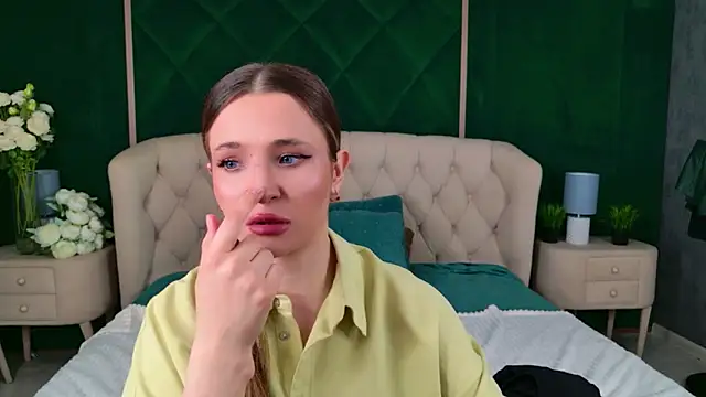 Lina Sinerz online show from 04-08-26, 08:42