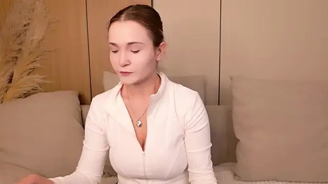 Lina Sinerz online show from 06-25-26, 04:00
