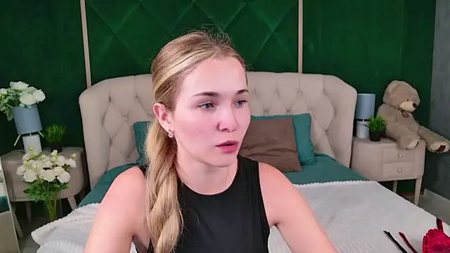 Lina Sinerz online show from 07-17-26, 03:39