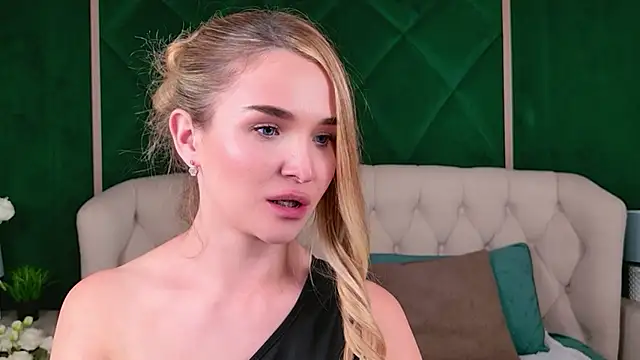 Lina Sinerz online show from 07-18-26, 03:44