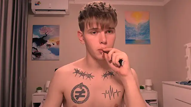 Snapshot of Fredd_Xanders chatting on 12-13-25, 08:14 Fredd Xanders online show from 12-13-25, 08:14