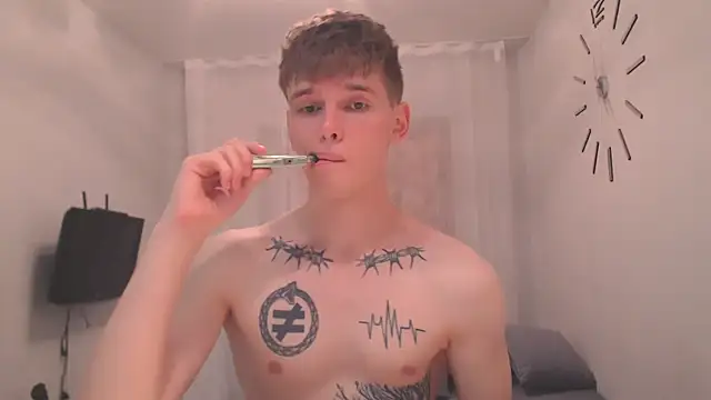 Snapshot of Fredd_Xanders chatting on 06-20-26, 05:05 Fredd Xanders online show from 06-20-26, 05:05