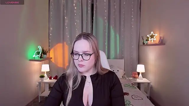 Snapshot of SallyPratt chatting on 12-16-25, 09:58 SallyPratt online show from 12-16-25, 09:58