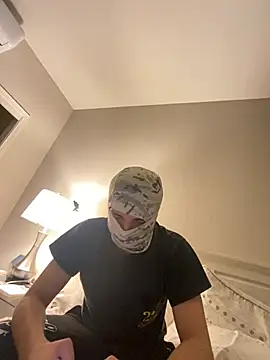 phantom898983 online show from 04-12-26, 07:46