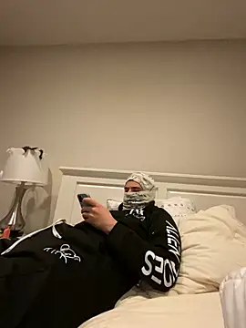 phantom898983 online show from 04-19-26, 07:51