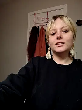 Snapshot of SpiderRose chatting on 02-03-26, 12:53 SpiderRose online show from 02-03-26, 12:53